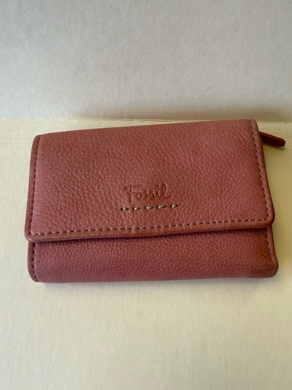 Vintage Fossil Dusty Rose Pink Pebbled Leather Trifold Wallet With Pink Lining.